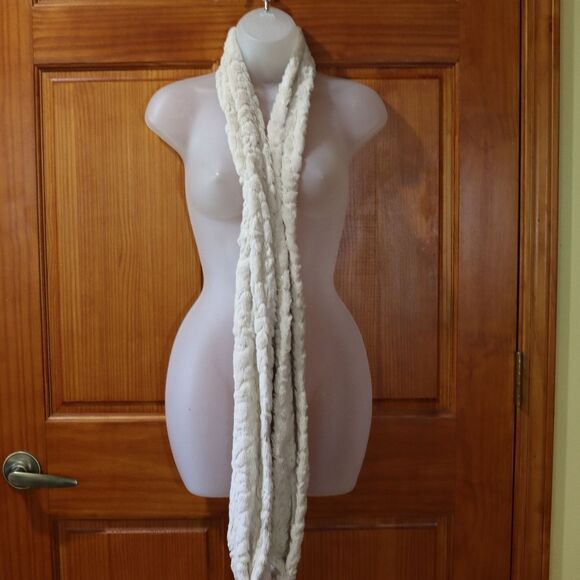 Cejon Fuzzy Sequin Infinity Scarf - Picture 4 of 11